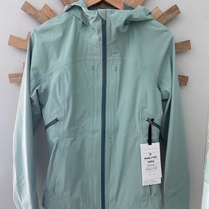 Lululemon NWT women's raincoat size 6